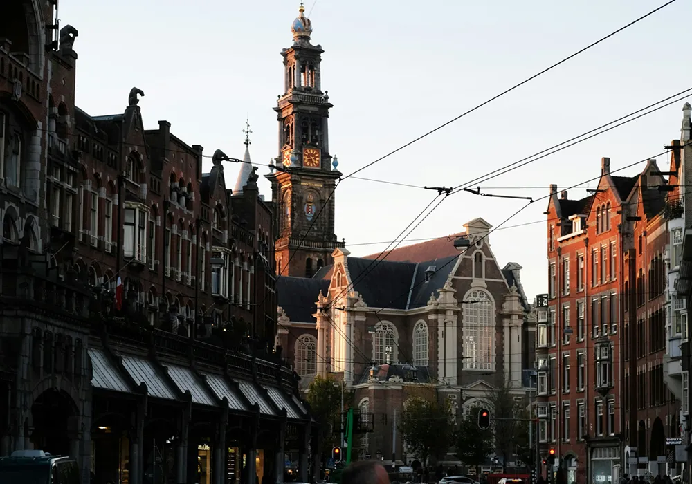 レトロな路地とカフェが並ぶヨルダン地区